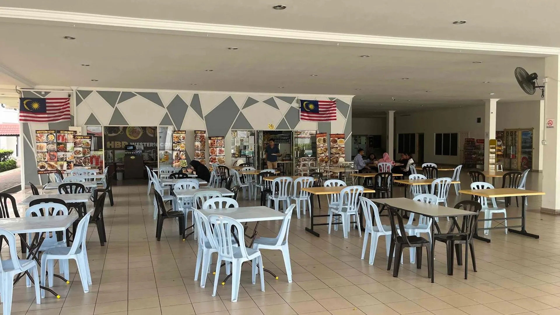 Cozy Kelana Jaya Semi-D Apt Near Mall, College & Hospital Petaling Jaya