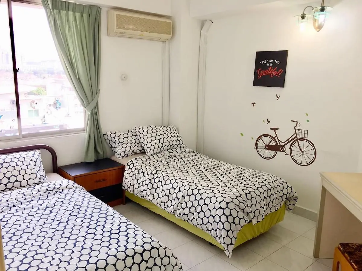 Apartment Cozy Kelana Jaya Semi-D Apt Near Mall, College & Hospital Petaling Jaya