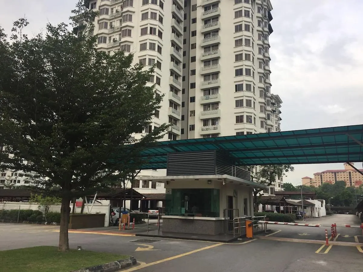 Cozy Kelana Jaya Semi-D Apt Near Mall, College & Hospital Petaling Jaya Malaysia