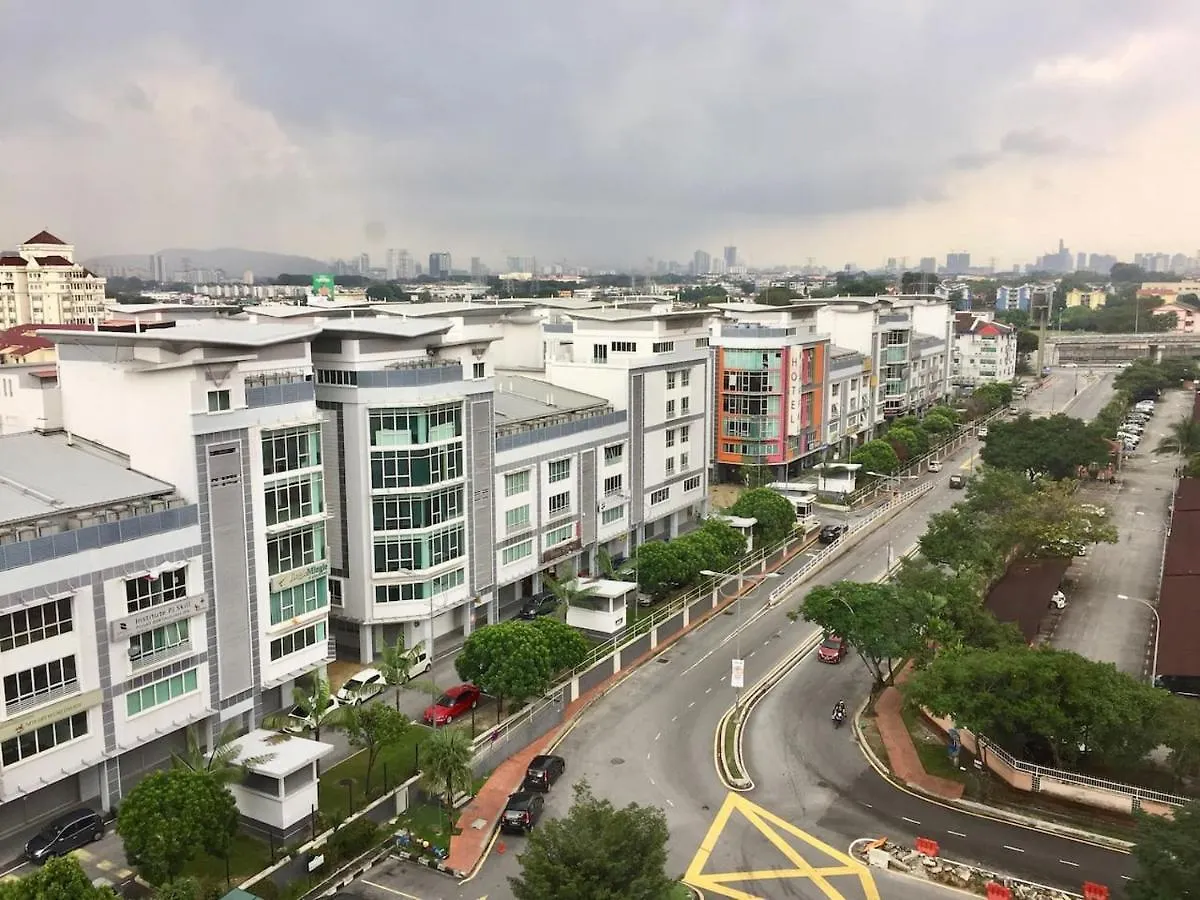 Cozy Kelana Jaya Semi-D Apt Near Mall, College & Hospital Petaling Jaya 0*,  Malaysia