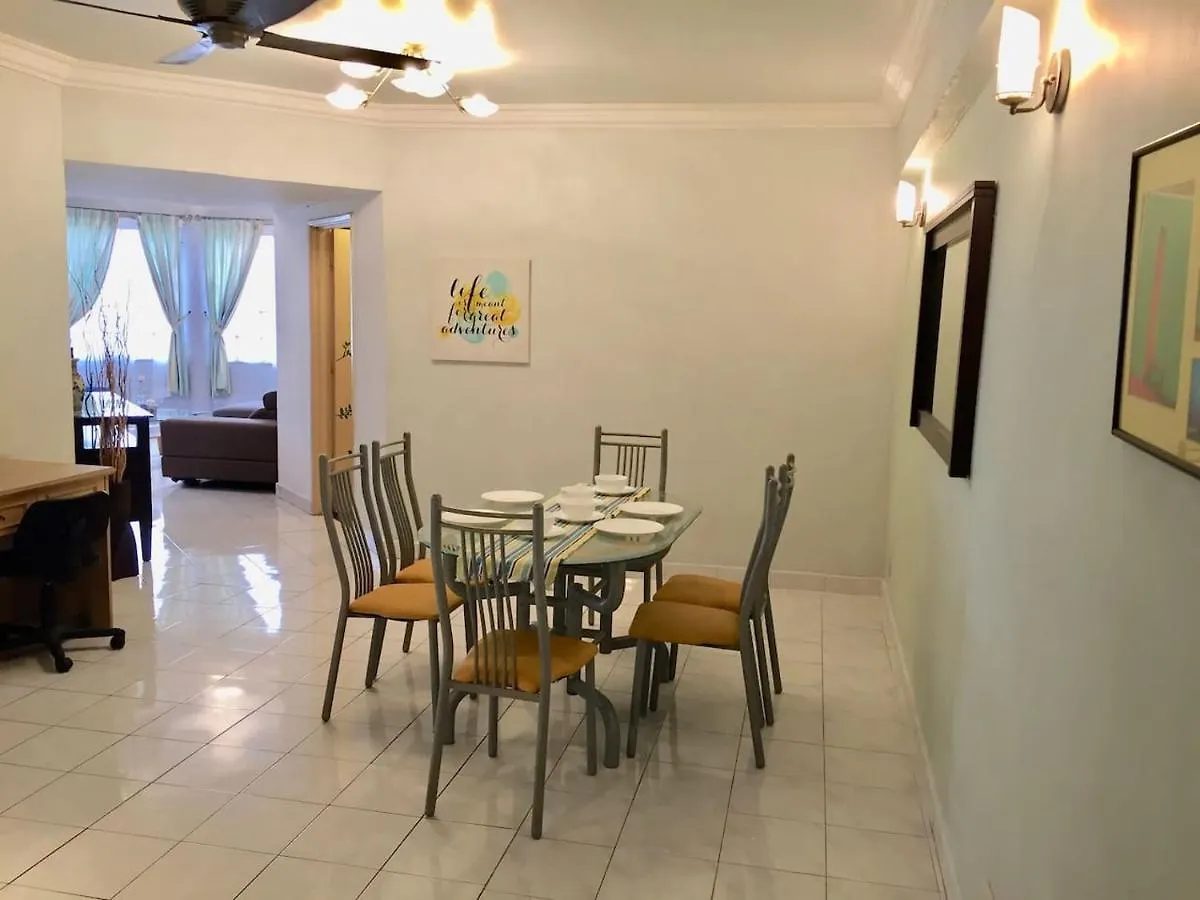 Apartment Cozy Kelana Jaya Semi-D Apt Near Mall, College & Hospital Petaling Jaya