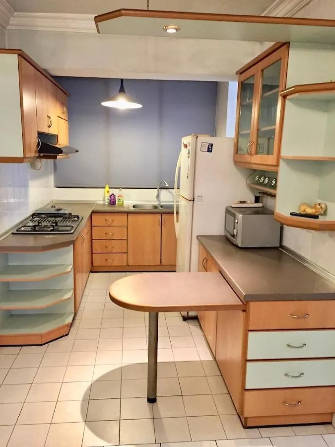 Cozy Kelana Jaya Semi-D Apt Near Mall, College & Hospital Petaling Jaya Apartment