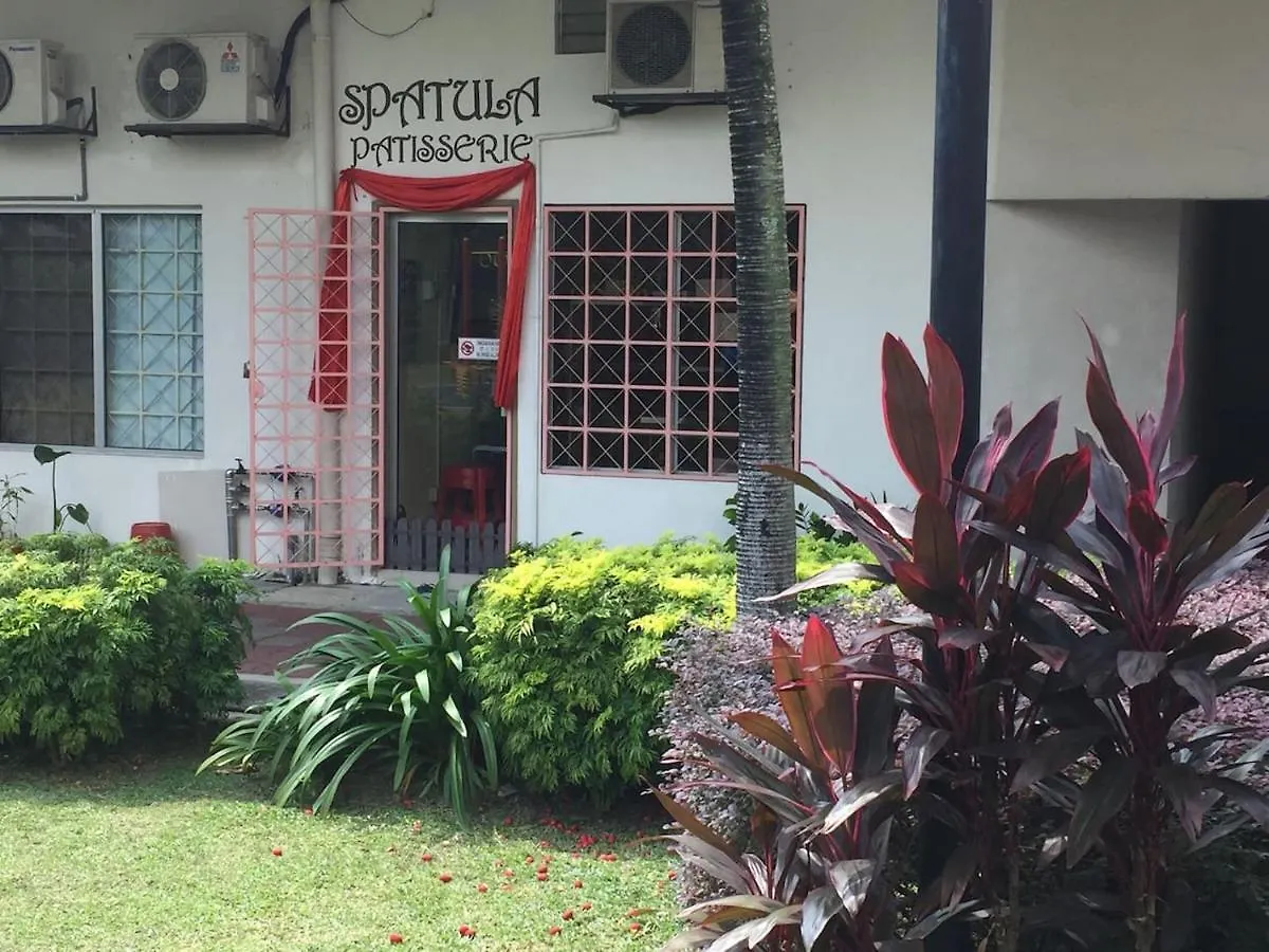Cozy Kelana Jaya Semi-D Apt Near Mall, College & Hospital Petaling Jaya 0*,