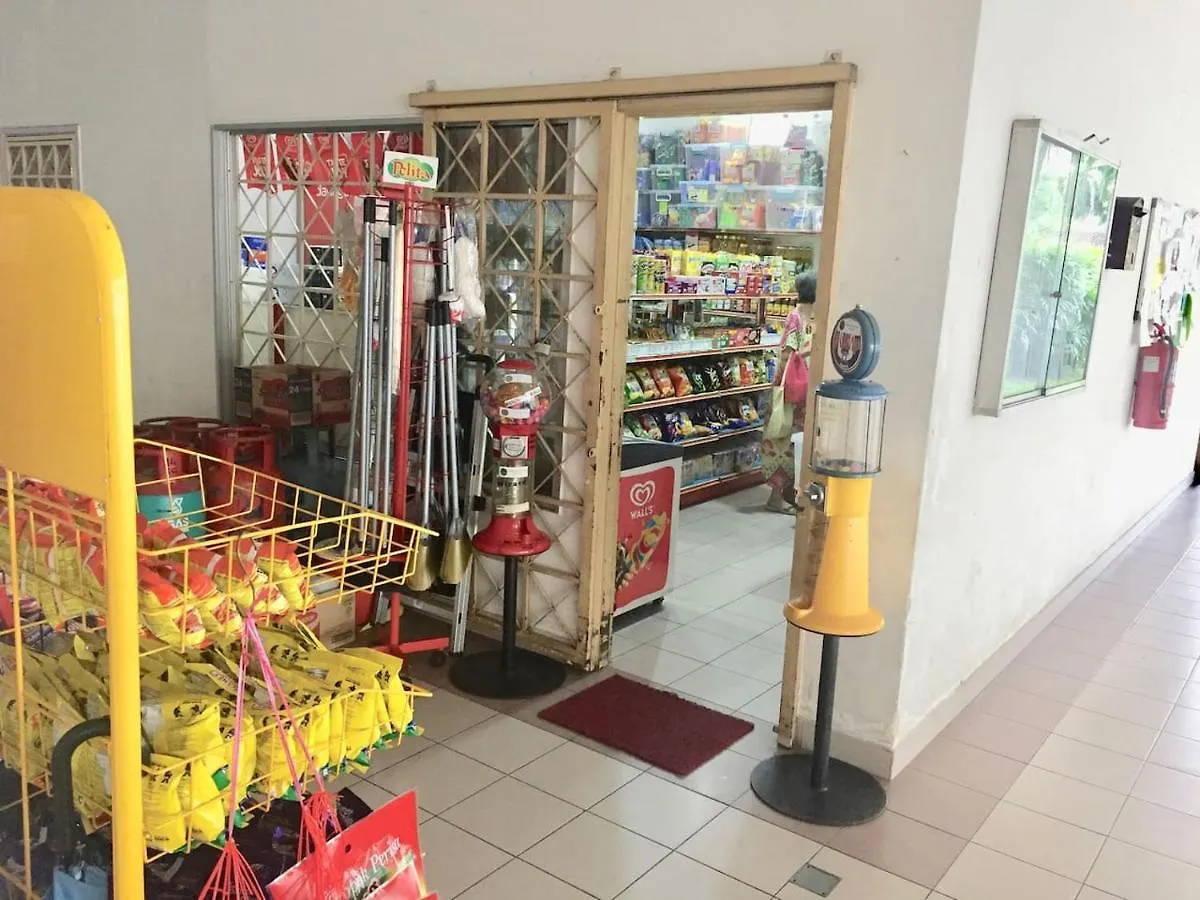 Cozy Kelana Jaya Semi-D Apt Near Mall, College & Hospital Petaling Jaya Apartment
