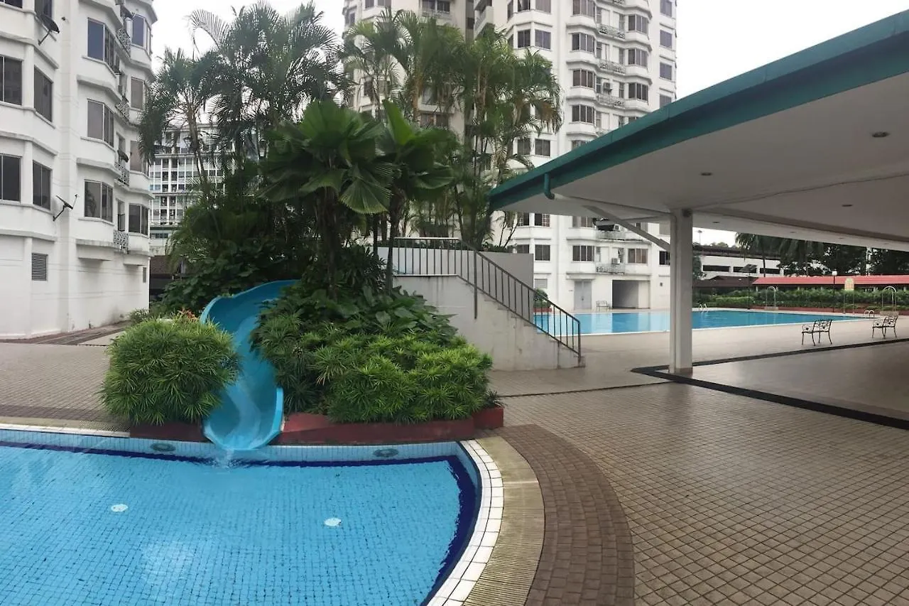 Cozy Kelana Jaya Semi-D Apt Near Mall, College & Hospital Petaling Jaya 0*,